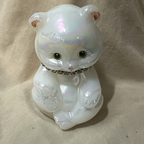 Fenton Opalescent Sitting Bear Or Cat white 3 1/2” Crystal necklace signed 2007 - Picture 2 of 11