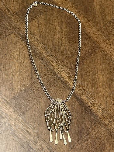 Vintage Lisner Long Gold Tone Necklace With Dangle Pendant Signed Nice! - Picture 5 of 9