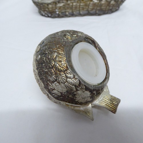 Silver plated birds salt and pepper shakers in basket - Picture 7 of 12