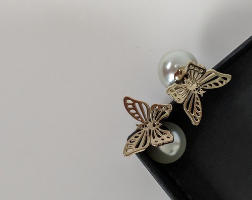 DIOR Pearl Butterfly Tribal Earrings in Gold tone - Picture 4 of 10