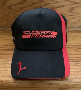 Ferrari Scuderia F1 color negro y rojo Gorro