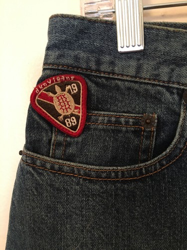 NEU MIT ETIKETT DKNY JEANS Dark Denim JEANSROCK mit FLAGGE LOGO Patch Patches Details Gr. 6 - Bild 3 von 7