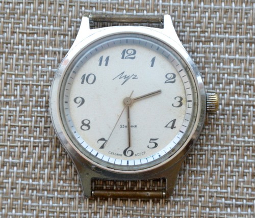 Watch USSR Luch Russian Mechanical Soviet Vintage Wristwatch Rare - Picture 2 of 4