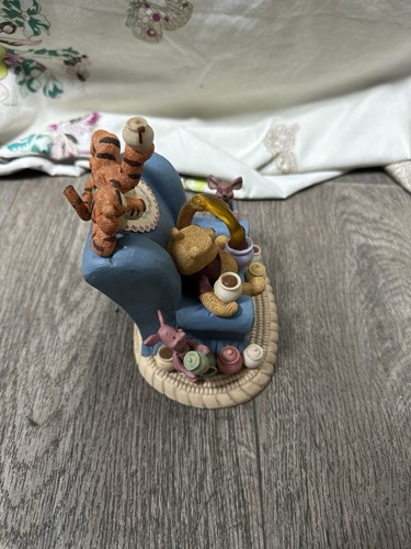Figurine Simply Pooh "Sweet As Honey" Winnie l'ourson, porcelet et plus 14 x 14 cm - Photo 4/10