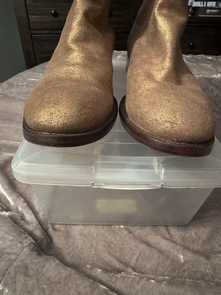 Botín Chelsea Tory Burch Wade en dorado metálico talla 10 1/2 M Foto 2 de 4