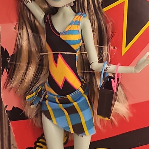 Monster High Frankie Stein Gloom Beach Doll w Purse & Sunglasses White Elastics - Picture 13 of 24