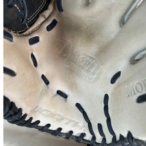Worth Model LA125WN 12.5" Pattern Softball Glove White Black RHT - Photo 5 sur 9