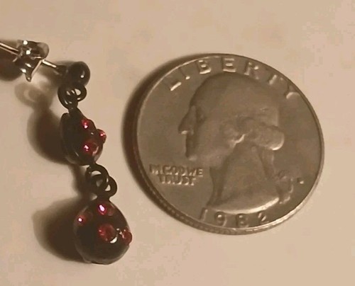 Vintage Black Metal Red Gemstone Dangle Earrings 1" - Picture 5 of 5