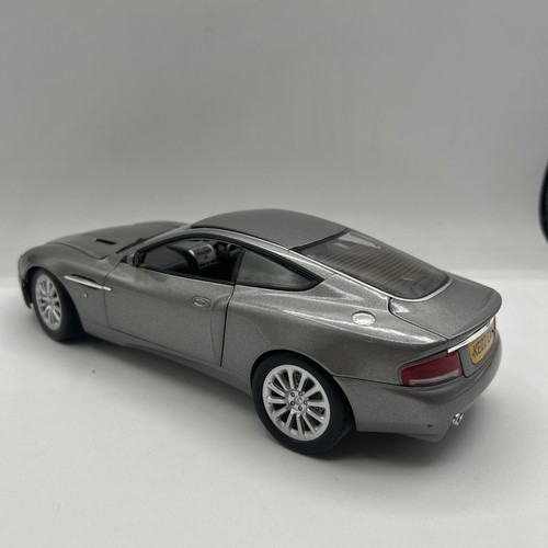 Vntg Beanstalk 2002 James Bond Aston Martin V12 Vanquish 1:18 Diecast Car NO BOX - Picture 8 of 11