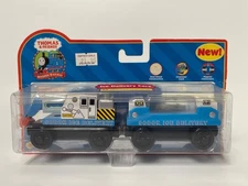 THOMAS & Friends Wooden Railway Ice Delivery Cars - New w/ Character Card