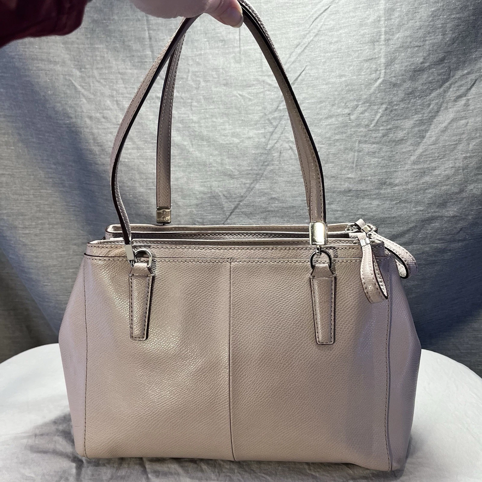 Borsa a tracolla Coach Christie Crossgrain in pelle tortora #F34673