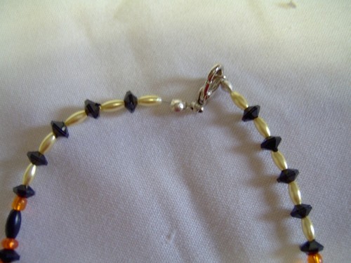 Leaf Pendant Orange Black Bead Choker Necklace - Picture 5 of 5