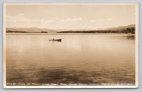 Blick auf das Boot auf dem Priest Lake Coolin Idaho vom Paul Jones Beach RPPC verschickt 1939