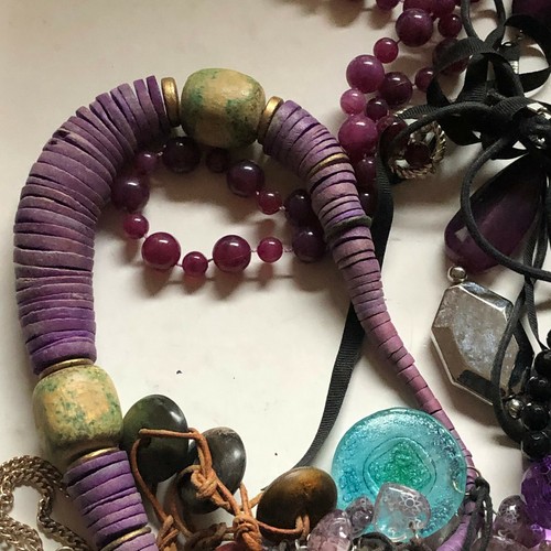 Modeschmuck - 1,7 Kilo - Viele Ketten und anderes - siehe Galeriebilder - Picture 3 of 12