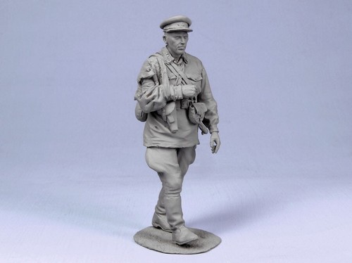 Tank Model TN-35056 1/35 Soviet Officer 1941 - Foto 5 di 6