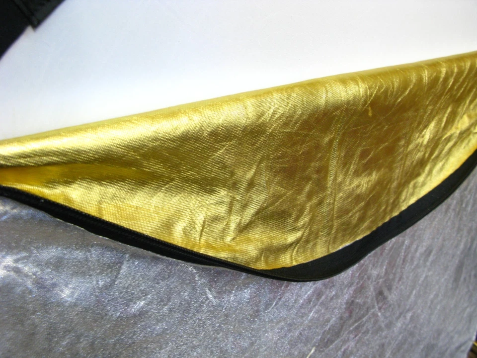 Interfit 80cm Reversible Gold & Silver Collapsible Round Light Reflector - Image 3 of 3