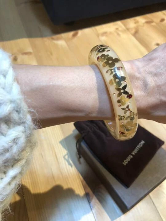 Auténtico Brazalete Louis Vuitton Inclusión Beige Transparente Monograma Flor con Caja Foto 3 de 4