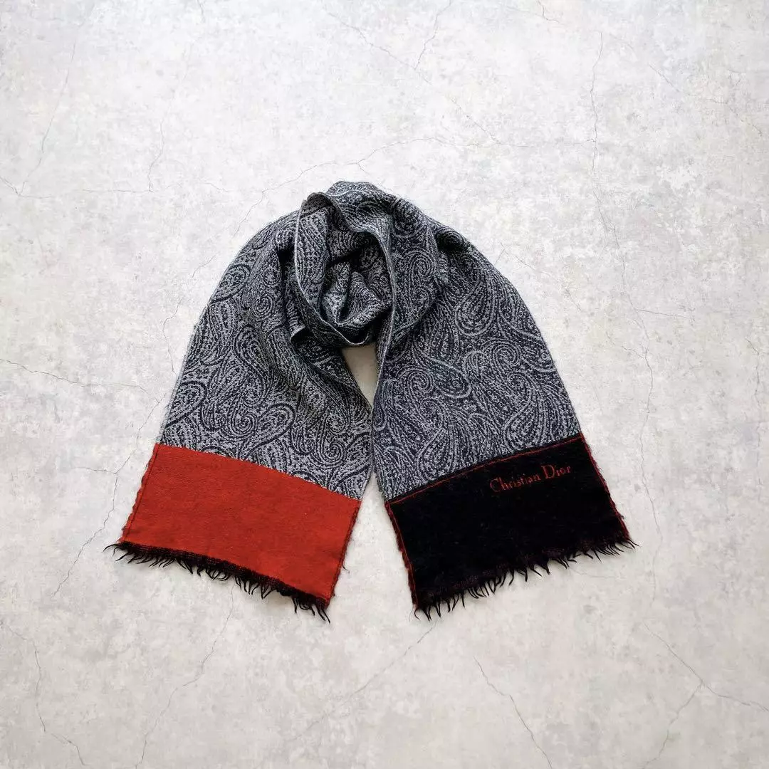 Authentique foulard Christian Dior motif cachemire noir rouge gris 150 x 25,5 cm