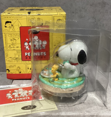 Hallmark Peanuts Gallery Figurine Snoopy & Woodstock Cookies for Santa