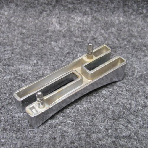 1957 CHRYSLER Windsor New Yorker Hood Emblem Letter H 1686532 Chrome OEM 68990 - Foto 3 di 6