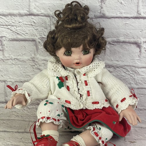 2004 Marie Osmand Adora Belle Large Sitting Christmas Porcelain Doll - Picture 3 of 6