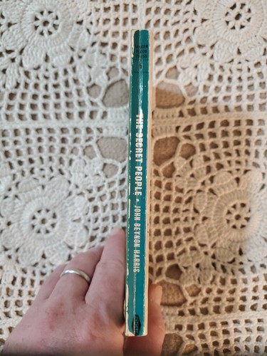 The Secret People by John Beynon Harris Frazetta cover Lancer 1st Good-minus - Imagen 3 de 12