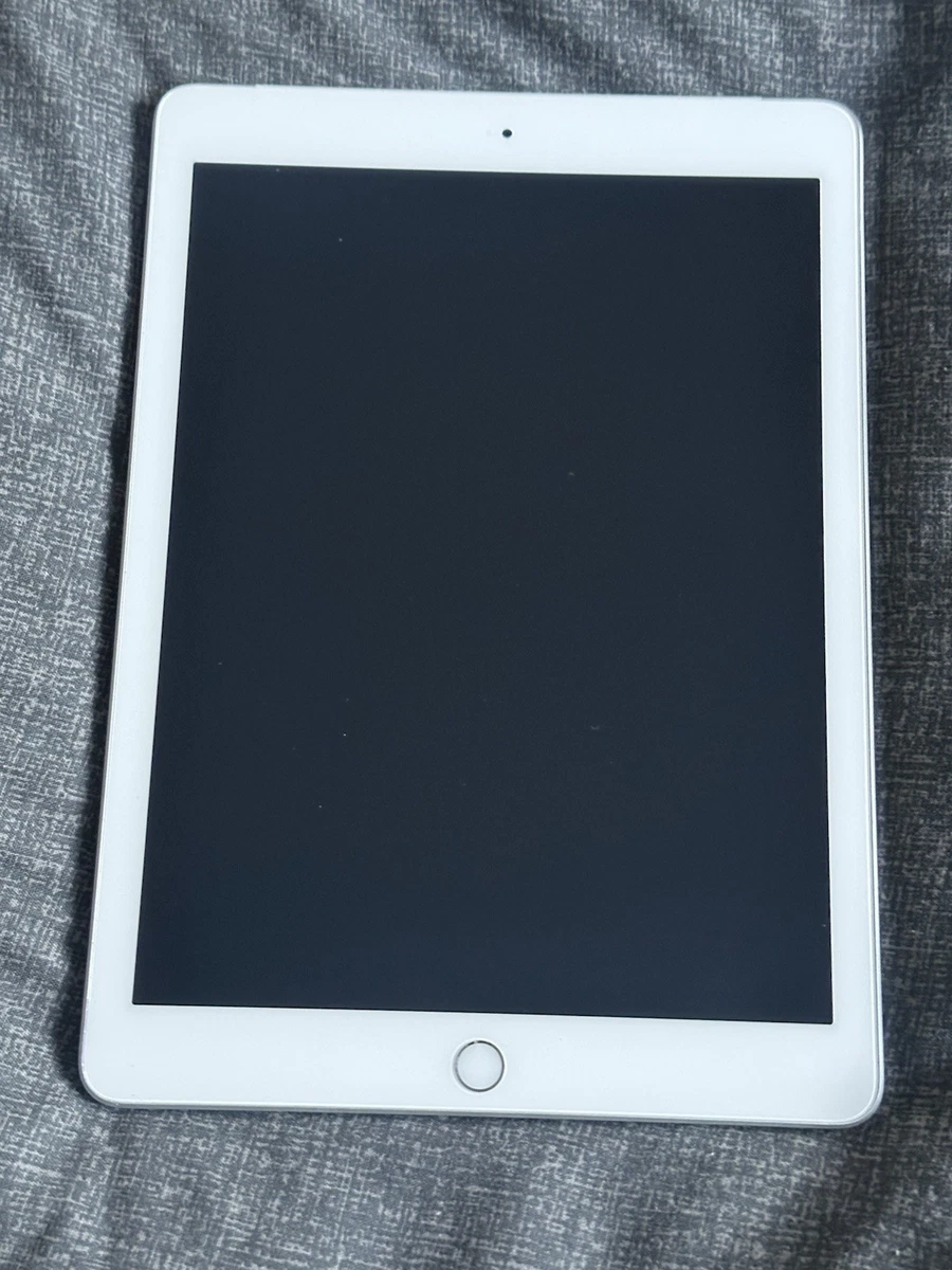 Apple iPad (5th Generation) Wi-Fi 128 GB Tablets & eReaders for