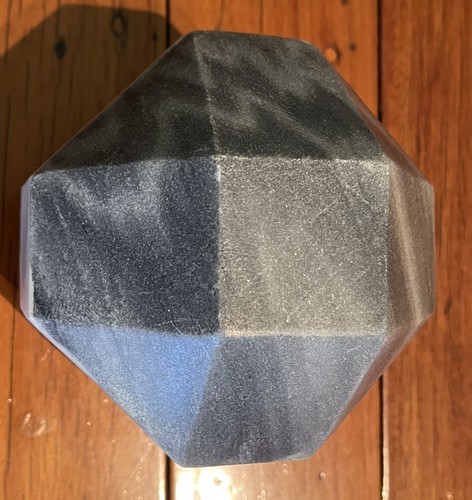 26 escultura facetada de piedra y madera - Imagen 4 de 6