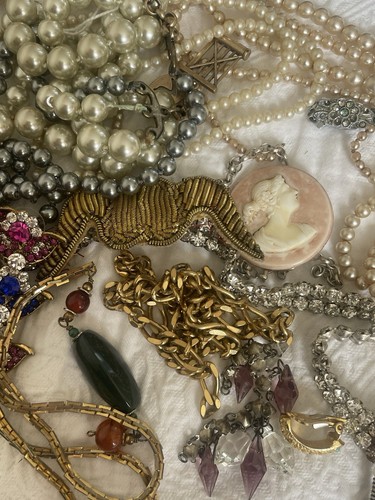 Job Lot Mostly Antique & Vintage Jewellery For Spares Or Repairs. Some undamaged - Picture 7 of 15