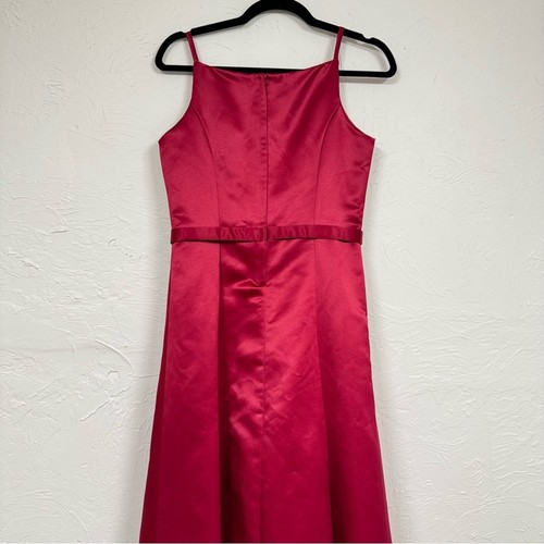 Maxi Vestido Jessica McClintock Rojo Satinado Escote Alto Sin Mangas Niñas 16 - Imagen 6 de 13