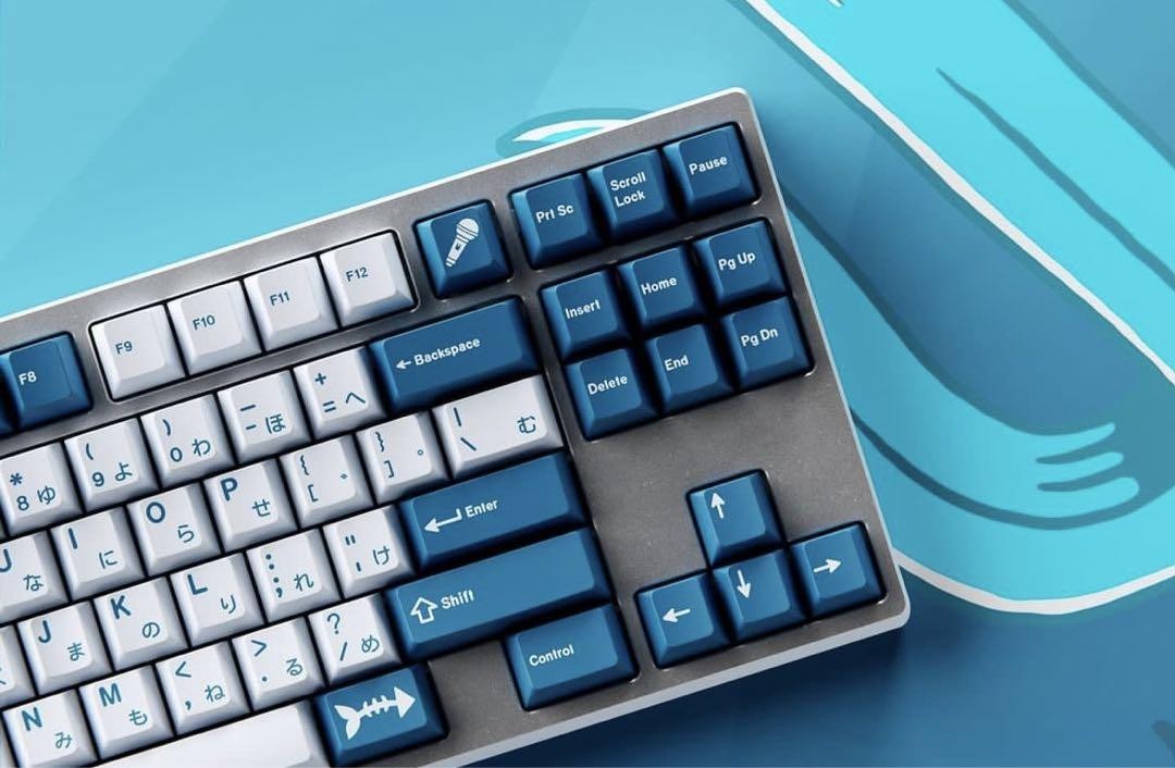 キーボード Gawr Gura GMK Keycap Set + Novelties Set Backlit Youtuber Gawr Gura Keycaps Set Shark Girl Blue - Keysium