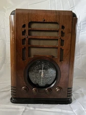 Zenith Tombstone Radio