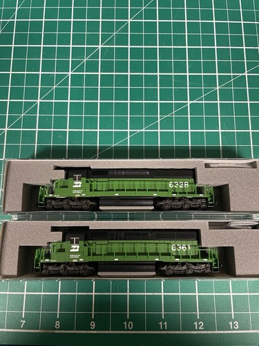 New! N-Scale Kato SD40-2 BN Pair DC $250.00 Make offer - Picture 1 of 9