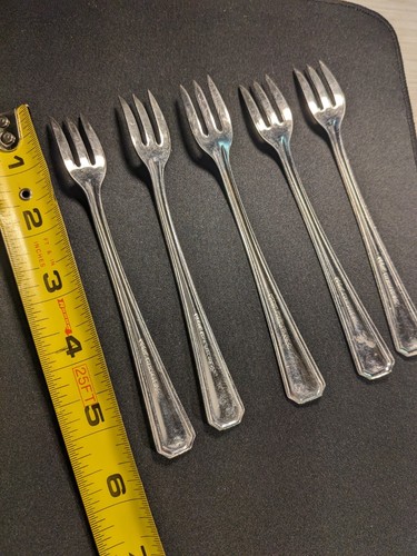 12 Vintage Stainless Cocktail Forks: VOGUE, Rogers, Japan Northland, Regal - Picture 7 of 15