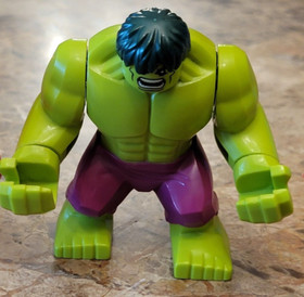 Green Hulk and Car from LEGO Marvel: Hulk vs. Red Hulk (76078)