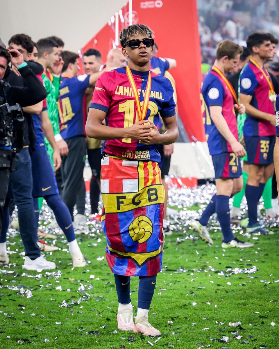 FCバルセロナ Lamine Yamal 19番 ウェアパンツセット L Lamine Yamal #19 Barcelona Youth Soccer Set - 99Jersey