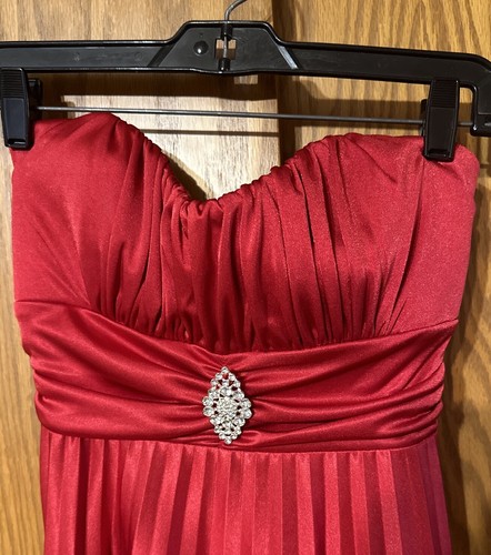 Speechless Red "Satiny" Dress Rhinestone Broach Juniors Size Medium - Picture 3 of 19