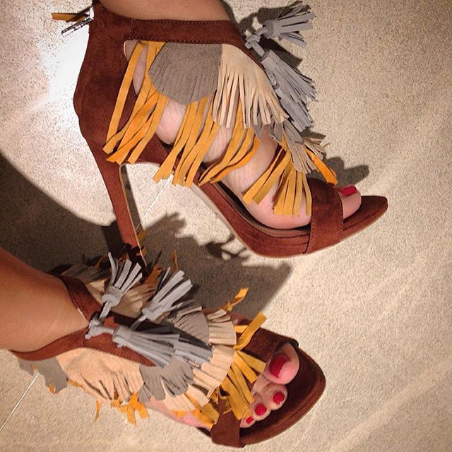 ZARA TRI -COLOR SANDAL WITH FRINGE Ref. 6612/001 BLOGGERS FAV. 3 UK/36 EU/6 USA ZARA TRI -COLOR SANDAL WITH FRINGE Ref. 6612/001 BLOGGERS FAV. 3 UK/36 EU/6 USA