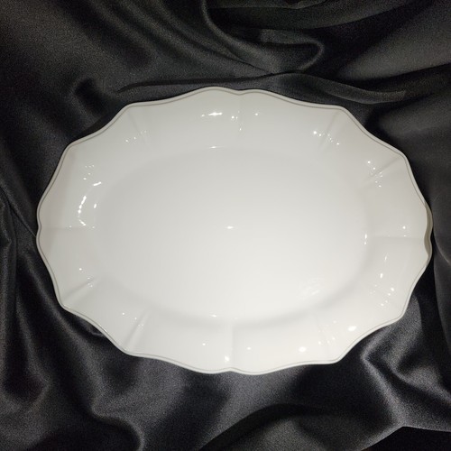 Member's Mark 2 pc. Platter Set - White Ceramic Glazed 20.7" and 18" Platters - Picture 5 of 9