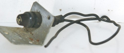 Screw-Cap Panel-Mount Fuse Holder w/ Bracket & Fuse 9125 - Picture 3 of 5