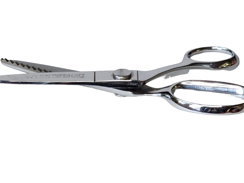 Mundial Tailor's Dressmaker Stainless Steel Scissors 8" Serrated Blades Vintage  - Image 4 of 4