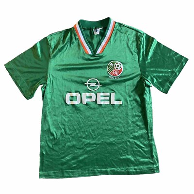 洋書 IRELAND'S SOCCER TOP 20 Ireland's Soccer Top 20: Keane, Colm: 9781840185782: Amazon