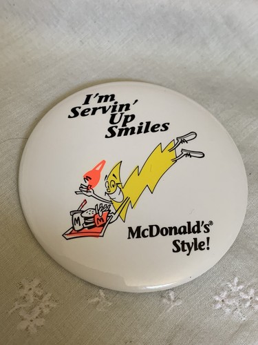 McDonald's Pin Back Button I'm Servin Up Smiles Don-21 - Picture 1 of 4
