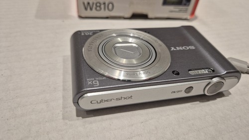 CÁMARA DIGITAL SONY CYBER-SHOT DSC-W810 20.1MP - COMPLETA - COMO NUEVA - Imagen 8 de 9
