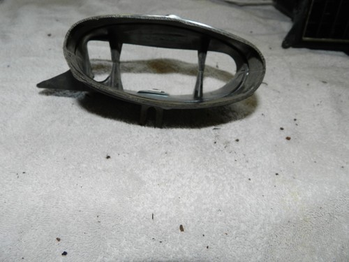 Chevrolet  Air Condition Vent #356437 - Picture 4 of 6