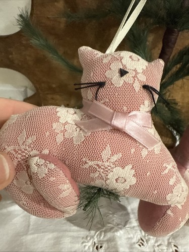 Vintage Set 5 Weihnachten Handarbeit Stoff Stofftier Katze Katze Ornamente rosa weiß Spitze - Bild 6 von 9