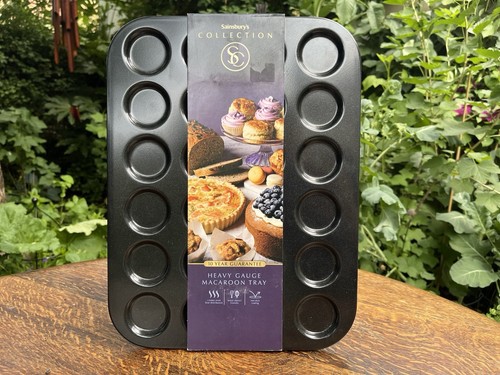 Brand New Macaroon Tray - Sainsbury's Cooks Collection - Heavy Gauge - Non-Stick - Picture 3 of 9