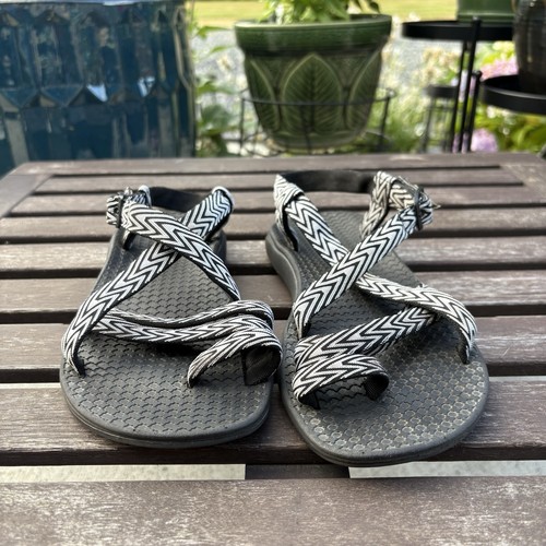 Mossimo Damen-Riemchensandale schwarz weiß Zick-Zack-Muster Zehenschlaufe Wassergröße 7 - Bild 4 von 13