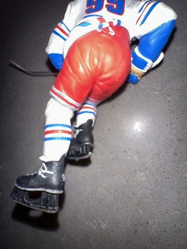 Wayne Gretzky NHL New York Rangers Ornament with Exclusive Sports Card 1997 - Picture 15 of 18