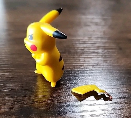 Pokemon Pikachu Mini Figura Pokémon Pikachu Cola Rota - Imagen 2 de 12